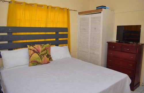 Montego Bay House | Unity Villa 3 bedroom with fans Wifi Parking