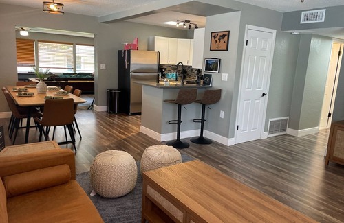 Harbor Oaks Bay Shore House | Unleash the Fun: Kayaks, Pool Table, Fishing Poles, and Ping Pong Table, Smoker