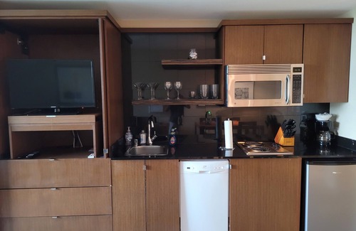 Lake Las Vegas Condo | "Unleash Your Ultimate Escape at the Spectacular Lake Las Vegas Retreat!