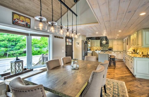 Enfield House | Unmatched Lakefront Home