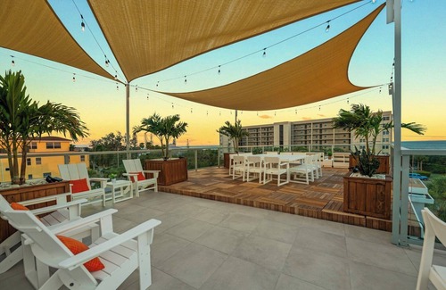 Siesta Key House | Unmatched Rooftop & Gulf Views-Resort Style Pool/Waterslide/Spa - Steps to Beach