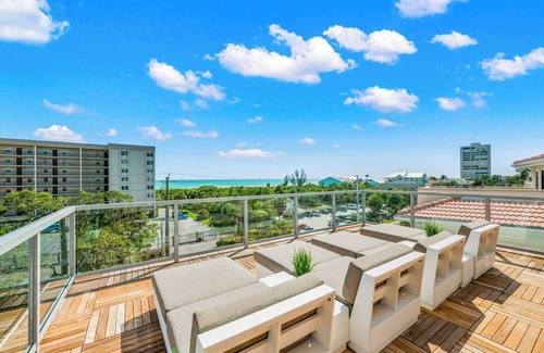 Siesta Key House | Unmatched Rooftop & Gulf Views-Resort Style Pool/Waterslide/Spa - Steps to Beach