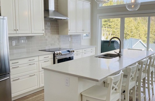 Central Okanagan Cottage | Unobstructed Lake View Cottage - LaCasa Resort *Licensed*