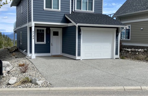 Central Okanagan Cottage | Unobstructed Lake View Cottage - LaCasa Resort *Licensed*