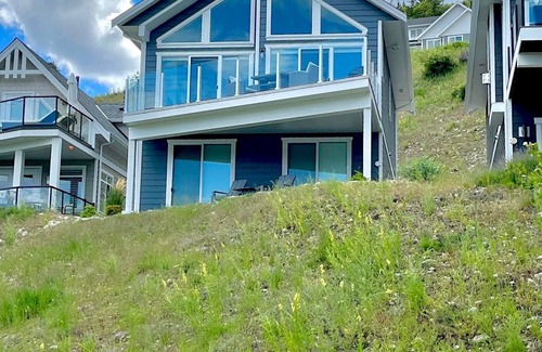 Central Okanagan Cottage | Unobstructed Lake View Cottage - LaCasa Resort *Licensed*