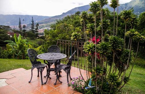 Copacabana House | Unobstructed view of the north side of the city valley!