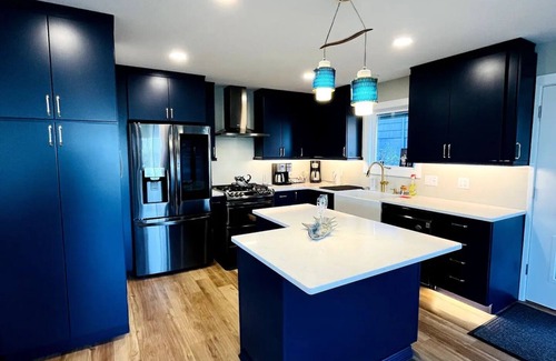 South Addition House | Unobstructed WATERFRONT views, downtown, trails!