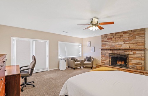 Flagstaff Cabin | Unwind and Relax at Pinecone Manor!