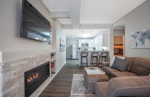 Silver Star Mountain Hotel | Unwind at Silver Star | Cozy 2BR, ski-in/ski-out, hot tub!