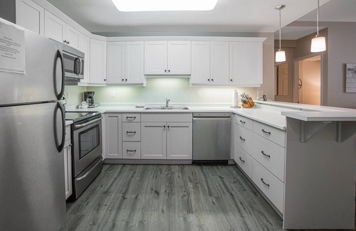 Silver Star Mountain Hotel | Unwind at Silver Star | Cozy 2BR, ski-in/ski-out, hot tub!