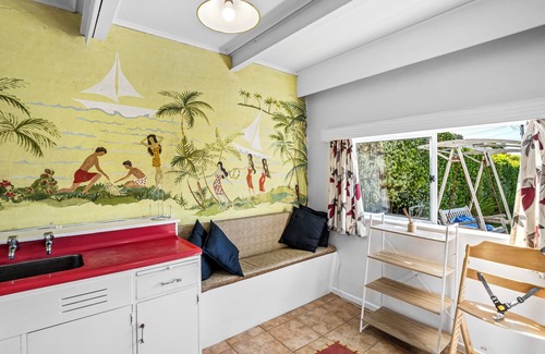 Tindalls Beach Cottage | Unwind at Tindalls Bay - Whangaparaoa Apartment