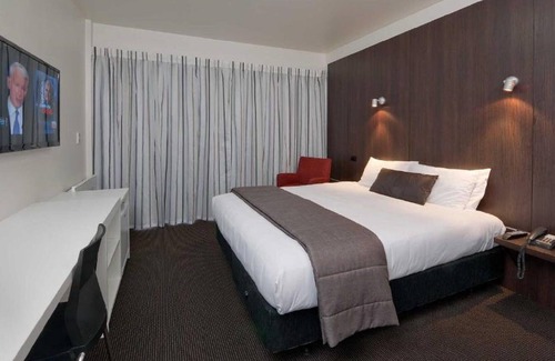 Riccarton House | Unwind @ Serenity in the City Studio