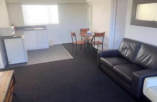 Riccarton House | Unwind @ Serenity in the City Studio
