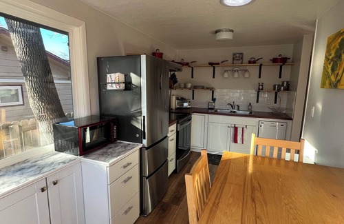 Lafayette Apartment | Updated 2-bedroom 1bth apartment near downtown Lafayette with WiFi, AC