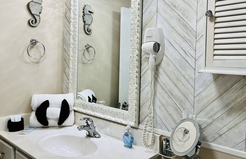 Lower Grand Lagoon Resort | Updated 2nd Floor Beachfront - Beside St Andrews