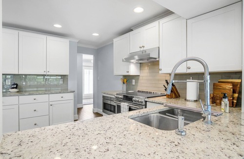 Old Naples House | Updated 3-BR house in Old Naples, 2 block walk to the beach, minutes to downtown