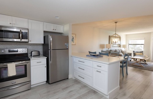 Belle Vista Condo | Updated Beachfront, Family Friendly Condo, Pool & Hot-Tub, Effortless Vacation!