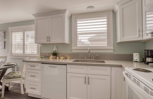Rockaway Beach House | Updated Cottage Features Bedrooms with TVs, Full Kitchen Just Steps to Beach!