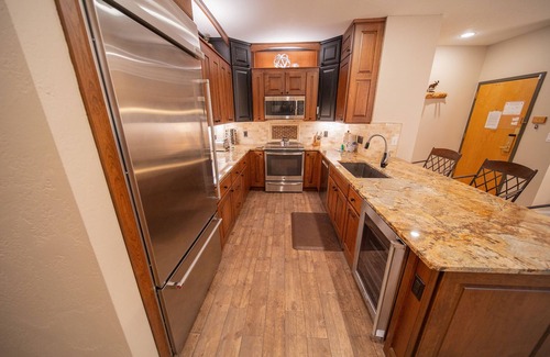 Mountain House Condo | Updated Luxury Condo with a quick walk to lift