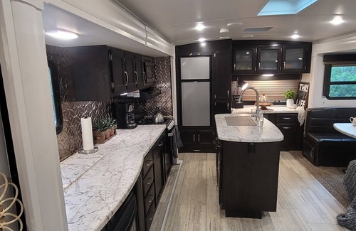 Spicewood House | Updated ! Luxury Lake Travis RV