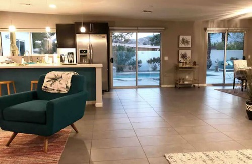Palm Springs House | Updated Mid-Century with Pool and Spa - 3+2