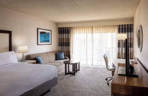 Downtown Resort | Updated Unit w/Comfy King Bed, Pool & Sunset Views!