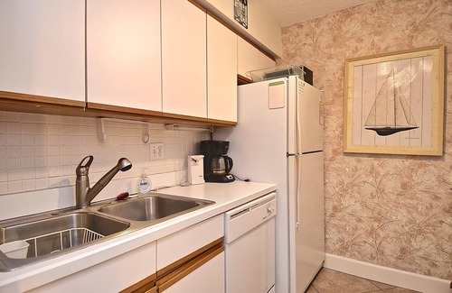 Siesta Key Condo | Upgraded 1 BR/1 Bath condo, 0.3 Mile Walk to #1 rated Siesta Beach.