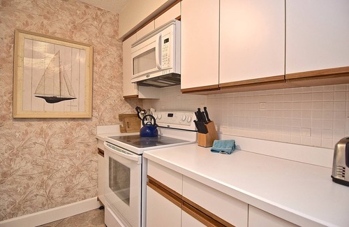Siesta Key Condo | Upgraded 1 BR/1 Bath condo, 0.3 Mile Walk to #1 rated Siesta Beach.