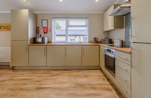 Raywell Ski Chalet | Upgraded for 2025 – Now with Air Hockey/Pool/Table Tennis Combo and Dartboard.