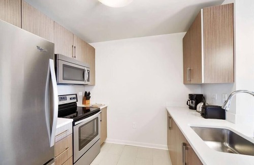 Hudson Exchange Apartment | Upscale 1BR | Perfect for Travelling Nurses | Near Hospital