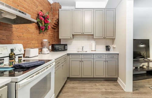 Central Hamilton Apartment | Upscale 2BR with King Bed - Prime Location