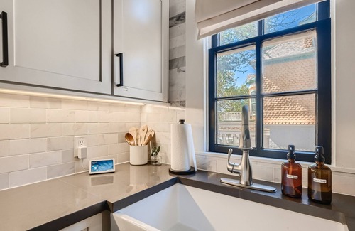 Arsenal Condo | Upscale Designer 2 BR Historic Gem~ Walk to Eateries, River Walk & Downtown!