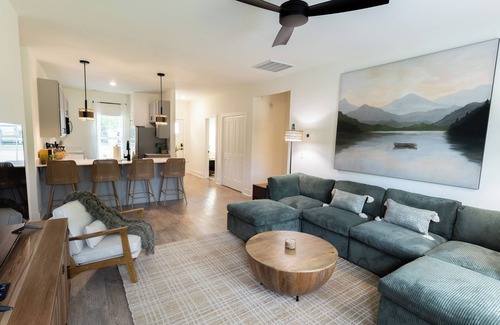 Central Apartment | Upscale Lodge Sleeps 9 Dog Friendly Near CU