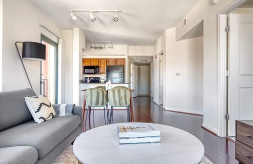 Logan Circle Apartment | Upscale Logan Circle 2BR w/Gym, W/D & Pool, walk to bars, by Blueground