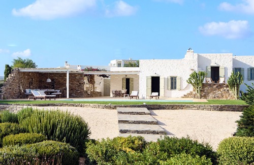 Paros Villa | Upscale seaside villa, breathtaking view, near Naoussa and Santa Maria