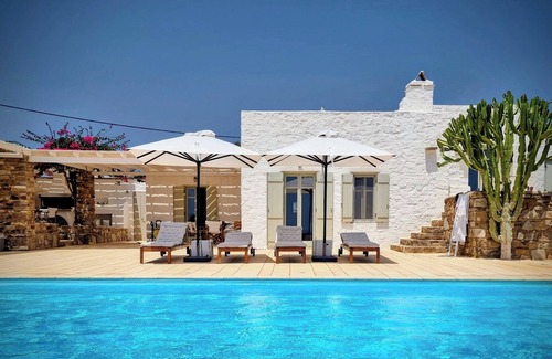 Paros Villa | Upscale seaside villa, breathtaking view, near Naoussa and Santa Maria