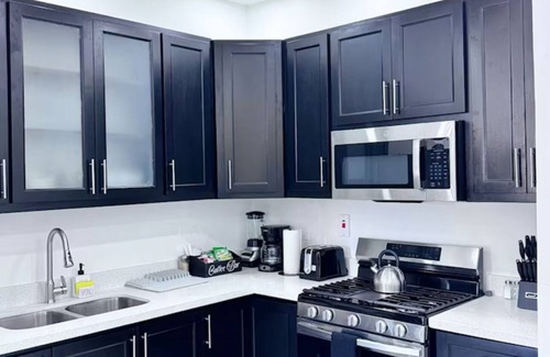 West Gate Hills Apartment | Upscale Urban Oasis - Luxury Two Bedroom Apt Prime Location mins from the beach