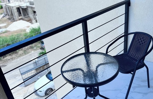West Gate Hills Apartment | Upscale Urban Oasis - Luxury Two Bedroom Apt Prime Location mins from the beach