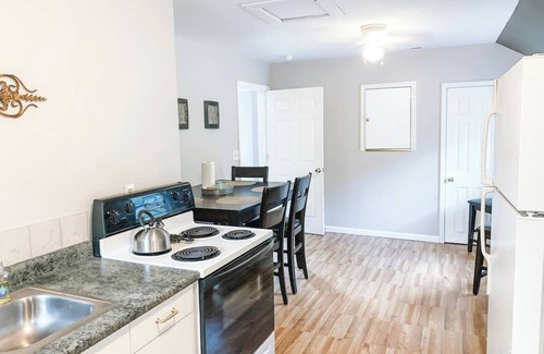 Pevely Apartment | Upstairs 2 bedroom Private Apt Off I- 55 in Pevely