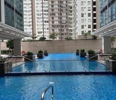 Bonifacio Global City Apartment | Uptown BGC 1BR Suite Room by Christine Suites Ph