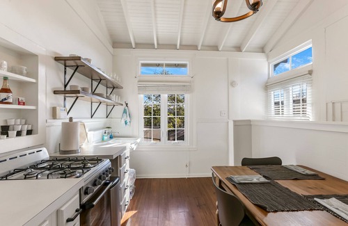 Audubon House | Uptown Carriage House 900 ft to Magazine & 3 Blocks to Mardi Gras Parade Route