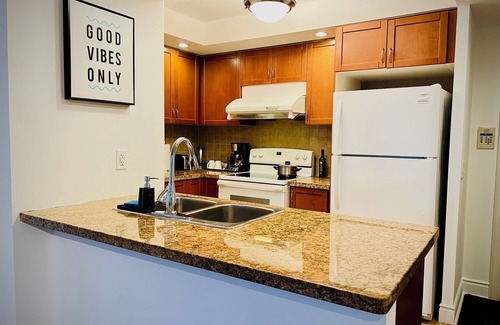 Willowdale Condo | Uptown Toronto ! Live | Work | Relax - Home Away From Home | Close to Subway