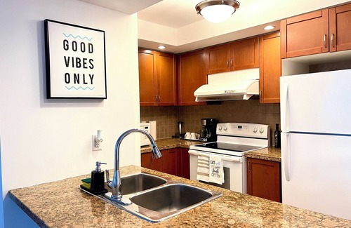 Willowdale Condo | Uptown Toronto ! Live | Work | Relax - Home Away From Home | Close to Subway