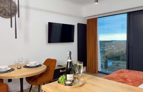 Katowice Apartment | URBAN APARTMENTS GLOBAL SkyLine 23rd floor No 8, Garage, Self Check-in, No Deposit
