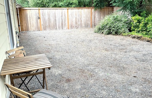 Lewisville Apartment | Urban corporate apartment in charming Battle Ground with WiFi