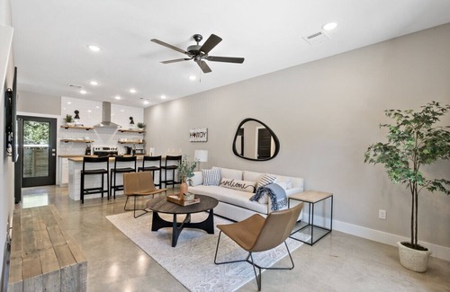 Downtown House | Urban Destination Aggieland 112 TX 2BR and 1.5Bath