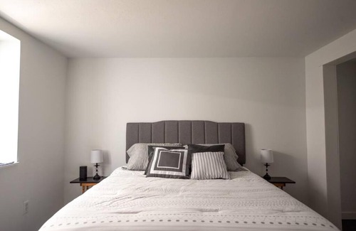 Decorah House | Urban Edge - A Blend of Comfort & Luxury