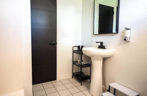 Decorah House | Urban Edge - A Blend of Comfort & Luxury