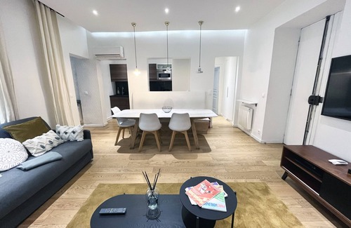 Strasbourg -Saint-Denis Apartment | Urban Flat 69 - Beautiful Parisian Apartment in Center of Paris