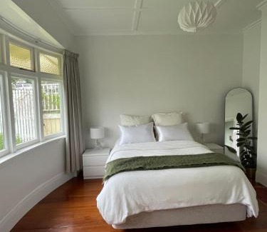 Kingsland Villa | Urban Kingsland Bungalow